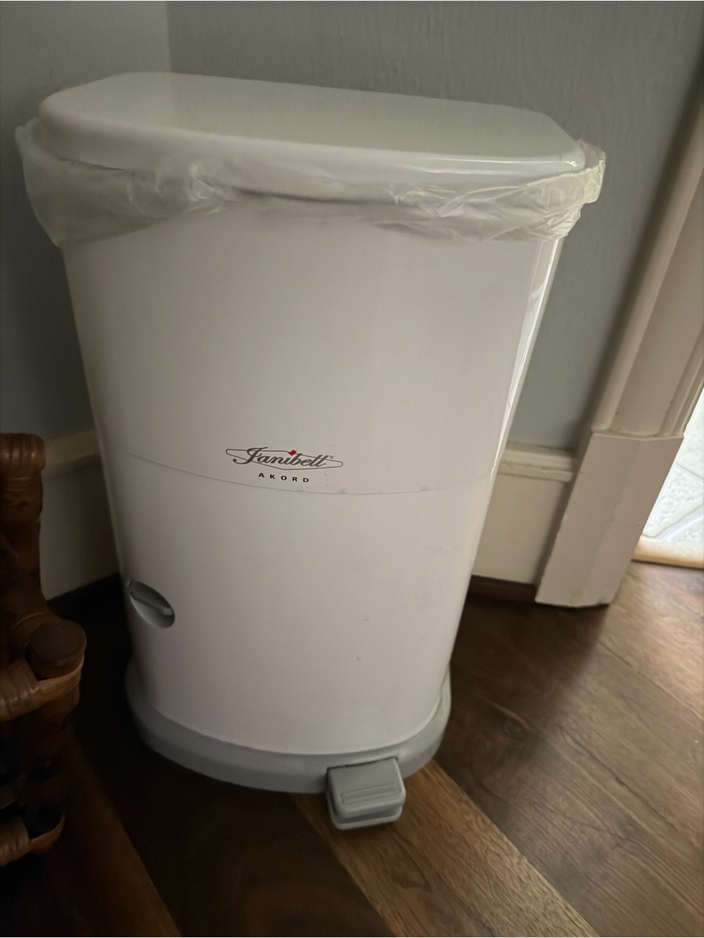White Step Trash Can - Hands-Free Pedal Bin